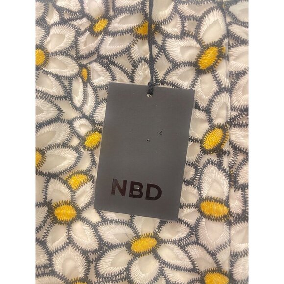 Revolve NBD Embroidered Miniskirt in White Daisy size Small Fits 4 NWT - Picture 5 of 6